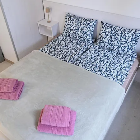 White Peaks 1br By Si